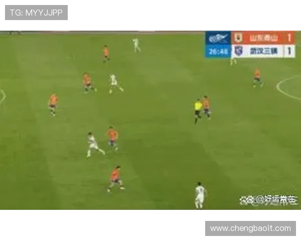 卡迪斯禁区倒地造点引争议 李欣徐云龙直言起跳过早跳水嫌疑明显